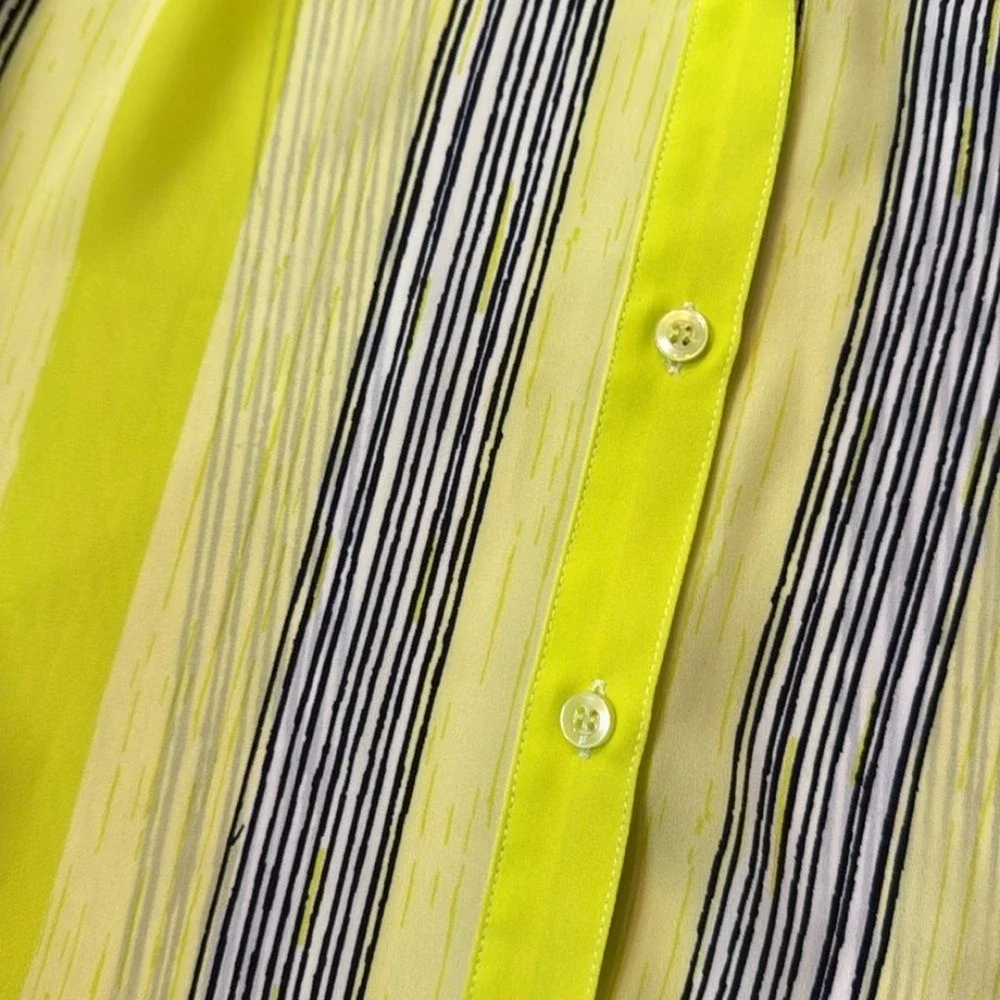BCBG‎ Summer Button Down Sleeveless Top Size Medium
